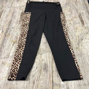 Zyia Active Women's Pocket Brilliant Hi-Rise Capri MG7 Black Leopard Size 4